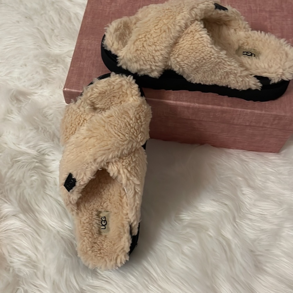 Ugg Fuzz Sugar Cross Slide New size 8, 9 - Picture 2 of 14